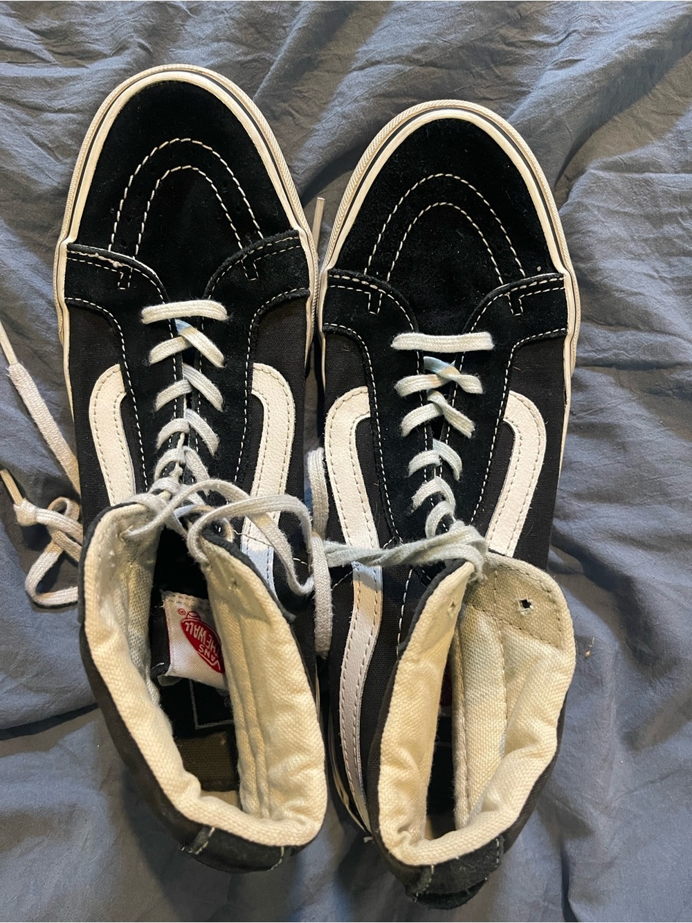 Vans Black and White High-Top Lace up Casual Skate Sneakers- Men’s Size 7